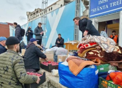 Это издевательство над своими же! Некоторые беженцы затариваются за счет Молдовы бесплатными товарами и уезжают обратно домой
