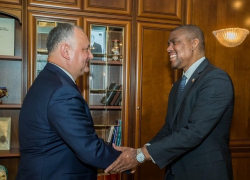 Игорь Додон встретился с послом США в Молдове