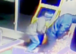 Задержание банды грабителей, взломавших банкомат в Ставченах, попало на видео 