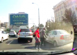 Автомобиль чудом не сбил беременную женщину в центре Кишинева