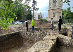 Археологи ведут раскопки в разных местах столицы