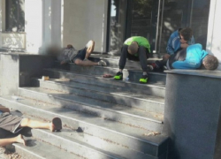 Пятеро молодых наркоманов потеряли сознание недалеко от Дома правительства Молдовы