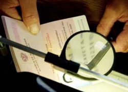 Водителя автобуса из Молдовы в Великобританию поймали на перевозке фальшивых документов