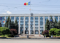 Правительство отправит в отставку 65 государственных служащих высокого ранга