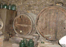 Две женщины погибли в подвале при производстве вина на юге Молдовы