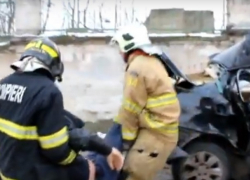Извлечение тела водителя из покореженной машины на Тигина сняли на видео