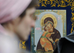 Стало известно, сколько молдаван молятся каждый день 