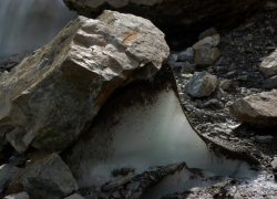 В Оргеевском районе двое молодых людей пострадали от обвала камня