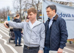 «Это и есть демократия». Санду одобрила распространение газет PAS Дорином Речаном