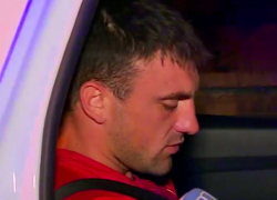 Мрачный водитель-наркоман отказался общаться с журналистами на Буюканах