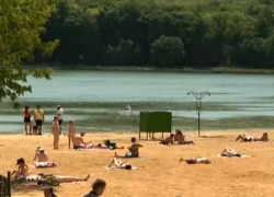 Граждане штурмуют бесплатные кишиневские пляжи, несмотря на обилие заразы