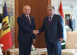 Додон встетился с Рахмоном в Ашхабаде