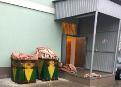 Мясом из мусорных контейнеров и жуткой колбасой кормили мошенники жителей Кишинева