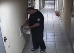 Обвиняемый в смертельном избиении Брагуцы надзиратель попался на кражах из посылок