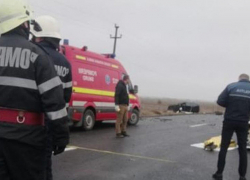 Семья с ребенком из Молдовы попала в серьезную аварию в Румынии из-за взрыва колеса 