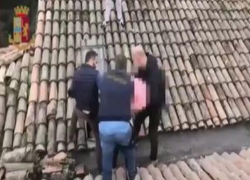 В Италии двое молдаван несколько лет прятались от полиции на ферме, но в итоге были задержаны на чердаке