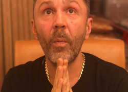 «Зло смеются инопланетяне»: Шнуров постебался над падением спутника в океан 