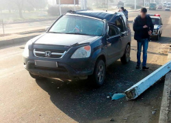 В Бендерах один столб разбил сразу два автомобиля