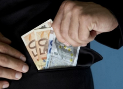 Трое из молдавского "Простоквашино" решили незаконно подзаработать на местном бизнесе