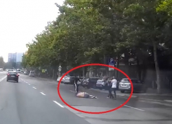 Зверское избиение мужчины ногами по голове в Кишиневе попало на видео