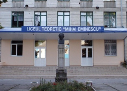 Шестиклассник в Бельцах внезапно упал в школьном коридоре и умер через несколько дней