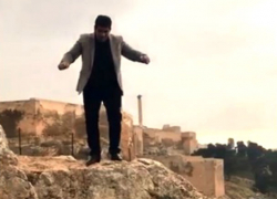 Гибель рухнувшего со скалы отца восьмерых детей случайно снял на видео его друг