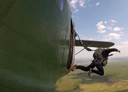 Военнослужащий чудом выжил после прыжка с парашютом в Приднестровье