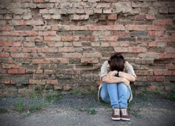 Шестеро мужчин занялись в Бричанах групповым сексом с 14-летней девушкой, которую "не пустил домой муж"