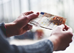 Мертвецки пьяный водитель попался за неадекватный стиль вождения в Гагаузии и предложил взятку полицейским 