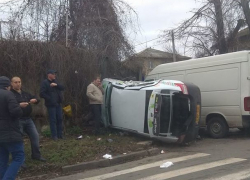 Автомобиль такси перевернулся при столкновении с микроавтобусом на Буюканах: пострадали водитель и пассажирка