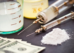 За изготовление и распространение наркотиков троим жителям Кишинева грозит до 15 лет тюрьмы