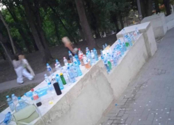 В чудовищную жару на концерт в «Зеленом театре» запрещали входить со своей водой