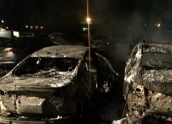 Масштабный пожар на парковке в Вулканештах уничтожил восемь автомобилей 