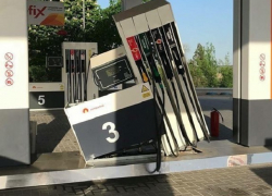 Курьезный инцидент: забывчивая женщина сорвала колонку на заправке на трассе Кишинев – Оргеев 