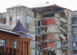 Полуразрушенную многоэтажку в Отачь снесут