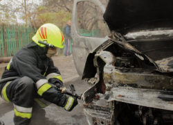 Минувшая ночь оказалась бессонной для пожарников - в столице сгорели сразу несколько автомобилей