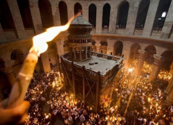 Молдавская церковь завезла благодатный огонь, но румынская церковь завезла свой огонь в Молдову 