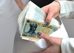 Женщина украла у мужа в Резинском районе 200 тысяч леев и сбежала за границу