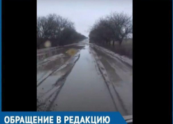 "Drumuri Bune" в Молдове – автомобиль утонул в болоте прямо посреди дороги 