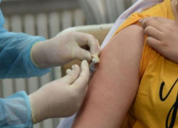 Медики теперь готовы выезжать и по месту работы для того, чтобы прививать