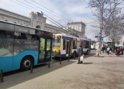 С сегодняшнего дня водители могут ездить без включения ближнего света фар