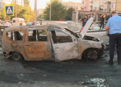 Сгоревший утром на Чеканах автомобиль был подожжен, водитель находился внутри
