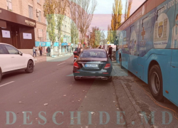 Телеграм: автомобиль посольства Венгрии совершил наезд на полицейского на служебной машине 