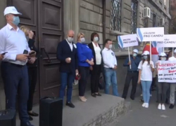 Игра в протесты: сторонники Канду пикетируют ЦИК