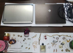 С крыши на балкон, а затем в квартиру: домушники-рецидивисты обокрали жительницу столицы 