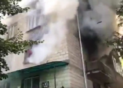 Пятиэтажный жилой дом загорелся в Кишиневе, жильцы эвакуированы 