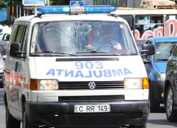 В Кишиневе мужчина разбился, выбросившись с балкона 