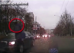 Полиция ищет подростка, сбитого автомобилем на пешеходном переходе