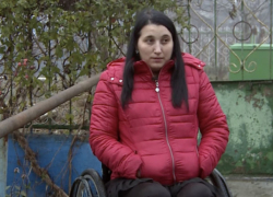 Брошена родителями, изнасилована 10 людьми, прикована к инвалидной коляске: ужасная судьба женщины из Дрокии