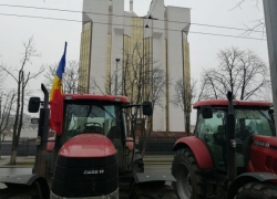 Тракторы еще в Кишиневе - неужели "тракторасты" хотят свергнуть Санду?